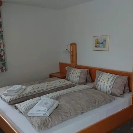 לינה וארוחת בוקר Schoenblick Russbach