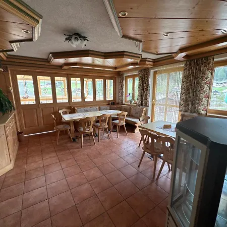 לינה וארוחת בוקר Schoenblick Russbach