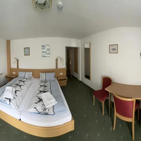 Schoenblick Russbach לינה וארוחת בוקר