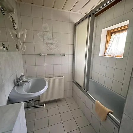 לינה וארוחת בוקר Schoenblick Russbach