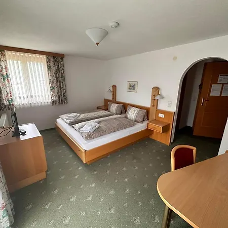 Schoenblick Russbach Oda ve Kahvaltı Gseng